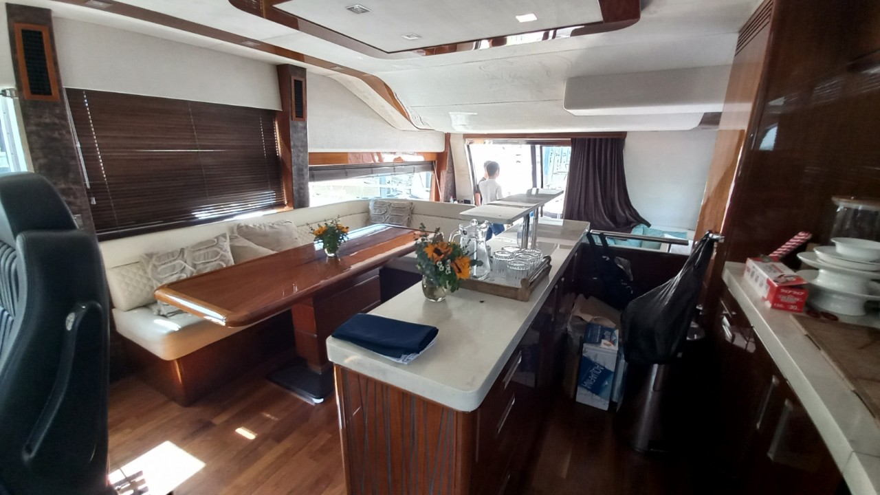 Du thuyền Galeon 660 Fly